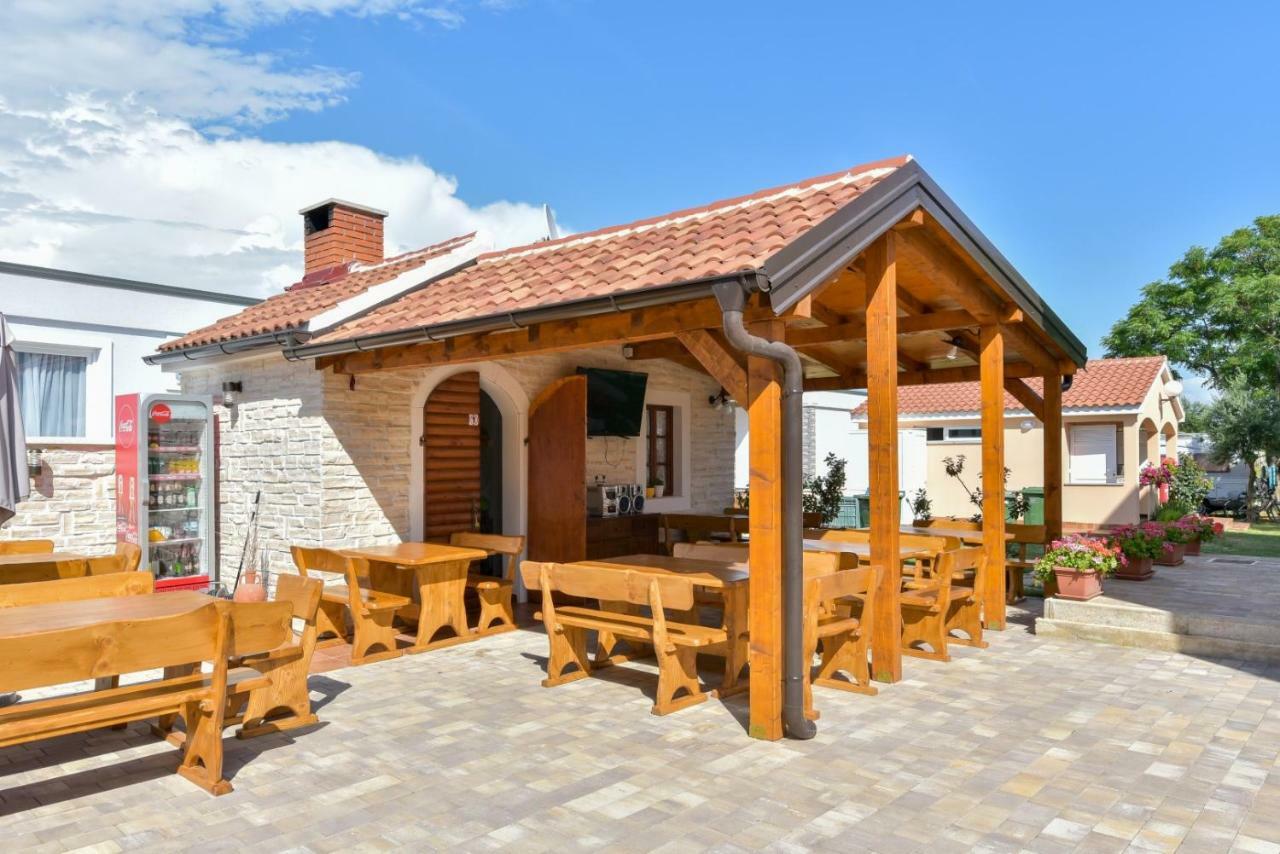 Bungalov Medanic - Private Pool Privlaka  Dış mekan fotoğraf